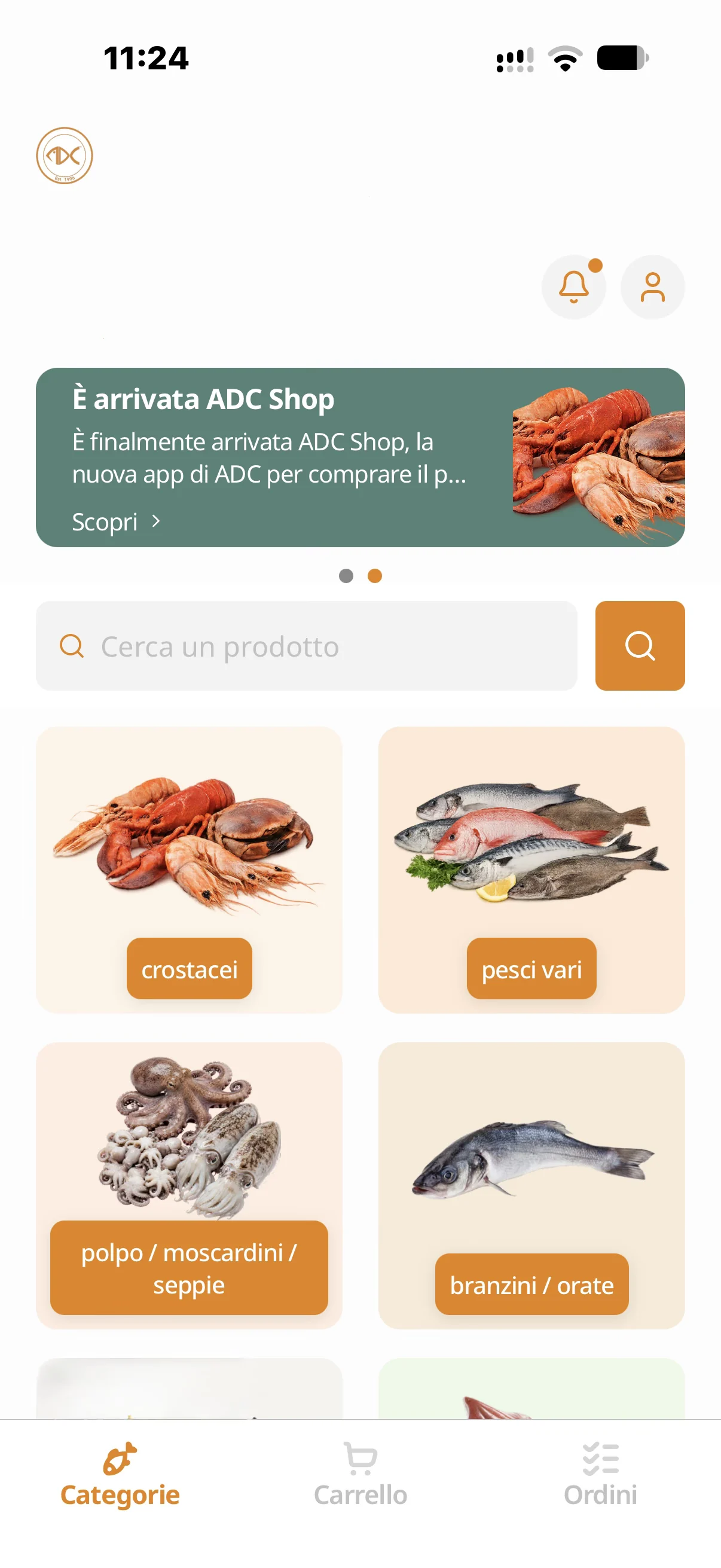 Schermata principale dell'app ADC Shop con le categorie di prodotti: crostacei, pesce assortito, polpi e seppie, branzini e orate